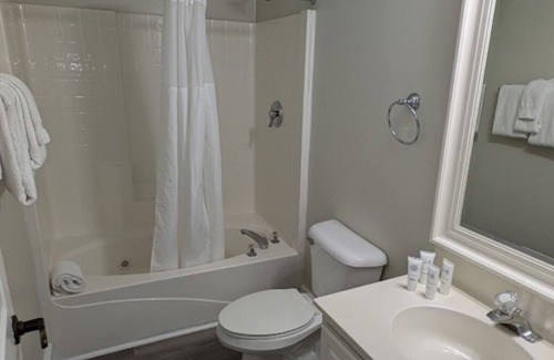 Lackey Resort | Charming 1-bedroom resort in historic Williamsburg with WiFi, fitness room