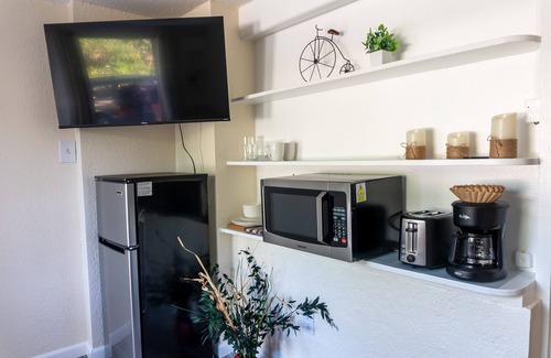 United Central Apartment | Charming 1 BR Apt Near Downtown
