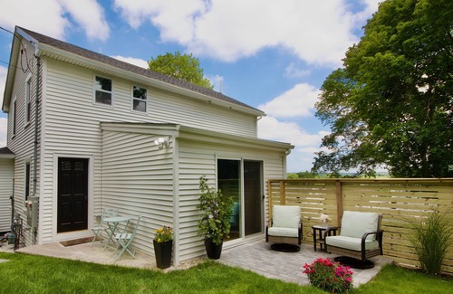 Woburn House | Charming 1 BR private entrance apt commuters dream