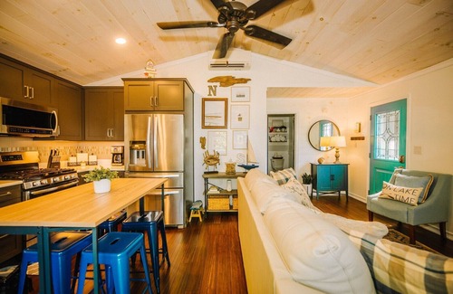 New River Cabin | Charming 1-BR Retreat with Stunning Claytor Lake Views - Sleeps 6!