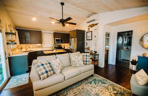 New River Cabin | Charming 1-BR Retreat with Stunning Claytor Lake Views - Sleeps 6!