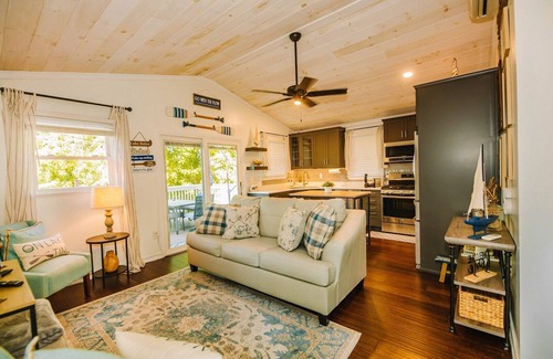 New River Cabin | Charming 1-BR Retreat with Stunning Claytor Lake Views - Sleeps 6!