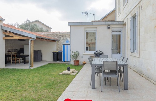 Quartier du Casino House | Charming 120m² Home Near Beach, 6-8 Guests, WiFi, Enclosed Garden