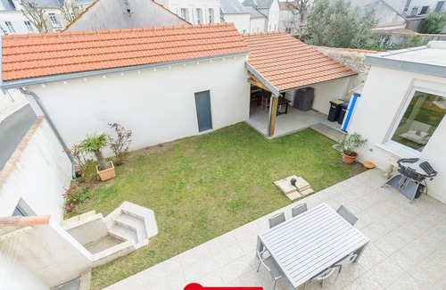 Quartier du Casino House | Charming 120m² Home Near Beach, 6-8 Guests, WiFi, Enclosed Garden