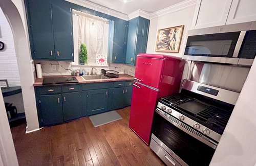 Williamsville House | Charming 1830’s Cottage in Williamsville – Steps from Glen Falls & Main Street