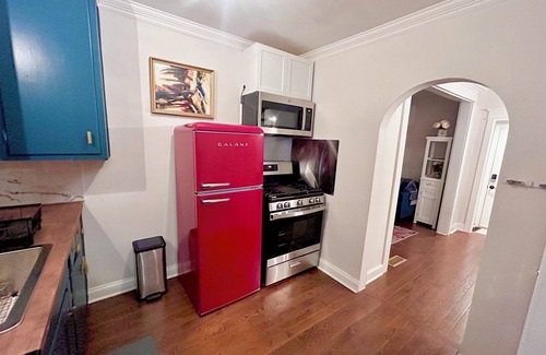 Williamsville House | Charming 1830’s Cottage in Williamsville – Steps from Glen Falls & Main Street