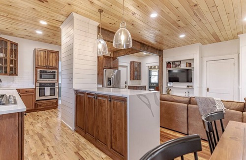 Shelbyville Apartment | Charming 1900’s house close to downtown Shelbyville