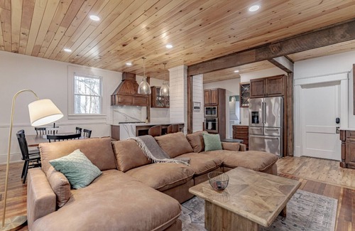 Shelbyville Apartment | Charming 1900’s house close to downtown Shelbyville