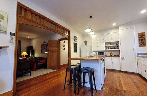 Taumarunui House | Charming 1920's character filled Bungalow! Modern twist.nMinutes to town
