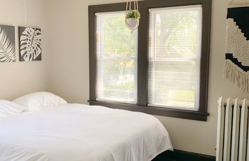 Victory Apartment | Charming 1920s 2bd Apartment in Convenient Location for Monthly+ Stays