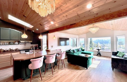 Eagle Rock House | Charming 1923 2-bedroom 2-bath home with WiFi and AC in Los Angeles