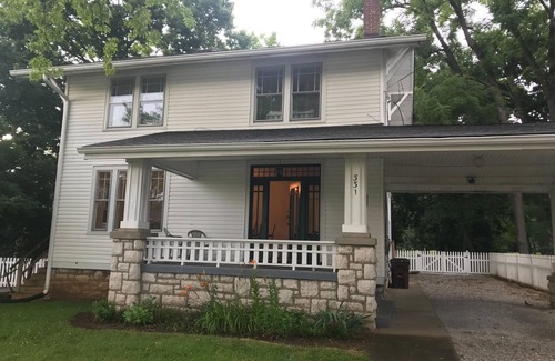Versailles House | Charming 1930s home in the heart of horse country