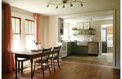 Dahlonega Cottage | Charming 1935 Cottage: "The Little House"