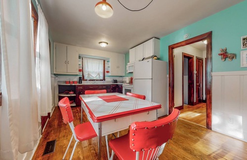Columbia House | Charming 1950s Cottage in Historic Columbia, TN – Private Retreat Near Downtown