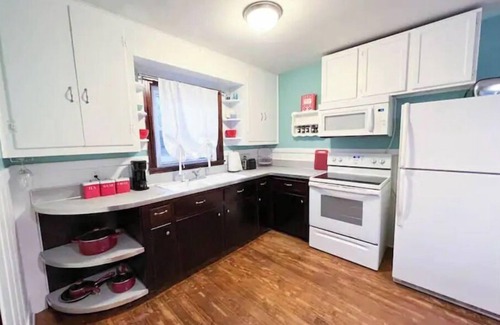 Columbia House | Charming 1950s Cottage in Historic Columbia, TN – Private Retreat Near Downtown