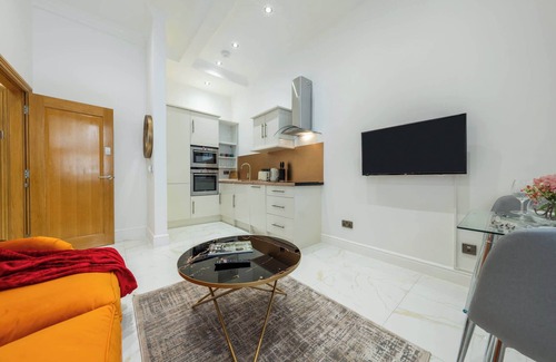 Paddington Apartment | Charming 1B Apartment next to Station