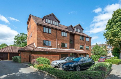 London Borough of Bromley Apartment | Charming 1BD Flat with Parking in Bromley