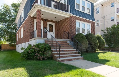 Winthrop Apartment | Charming 1bedroom Apt with WiFi, AC in fabulous Winthrop Boston Airport Beaches