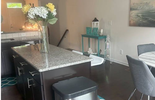Huntersville House | Charming 1BR/1BA Retreat in the Heart of Huntersville – Walk to Downtown!