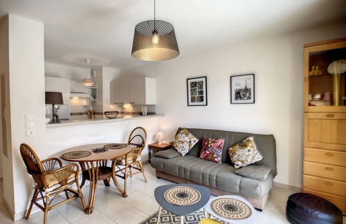 Lamalou-les-Bains Apartment | Charming 1BR Apt with Terrace, AC & Parking, 500m from Lamalou-les-Bains Center