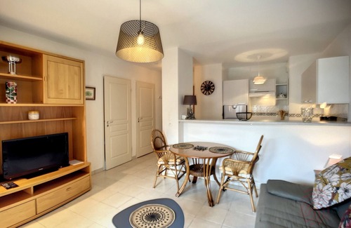 Lamalou-les-Bains Apartment | Charming 1BR Apt with Terrace, AC & Parking, 500m from Lamalou-les-Bains Center