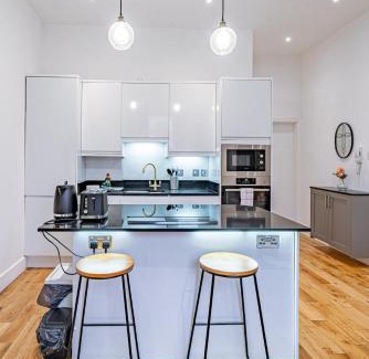 Fairfield Apartment | Charming 1BR Prime Location Near Station & Shops