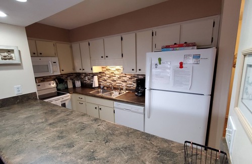 Holiday Beach Condo | Charming 1Br Condo on the beach with pool outside back door and beach access.