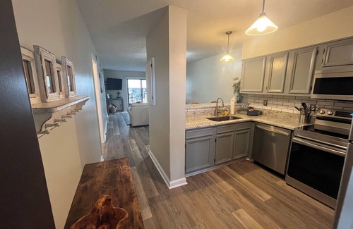 Elizabethtown Condo | Charming, 1st floor, 2-bedroom condo in pleasant White Lake with WiFi, AC