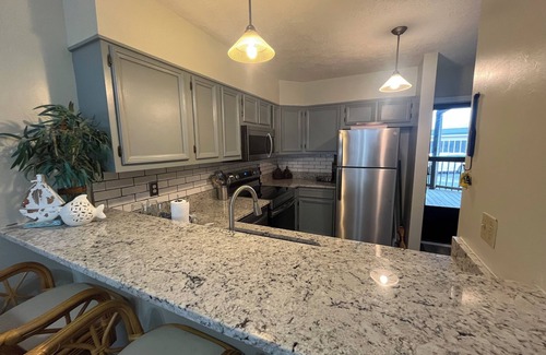 Elizabethtown Condo | Charming, 1st floor, 2-bedroom condo in pleasant White Lake with WiFi, AC