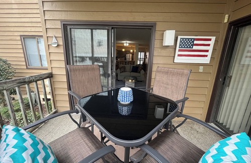 Elizabethtown Condo | Charming, 1st floor, 2-bedroom condo in pleasant White Lake with WiFi, AC