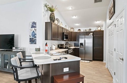 Wildwood Villa | Charming 2/2 Patio Villa with golf cart in The Village on Linden!