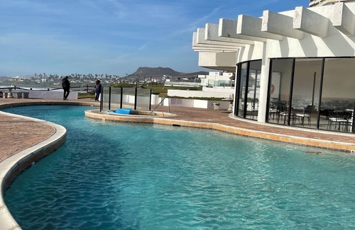 Rosarito Condo | Charming 2-bedroom beachfront condo in superb Rosarito with private beach access