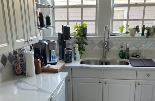 SoHo Condo | Charming 2 Bd/1 BA Top unit in the heart of, brick paved Palma Ceia.