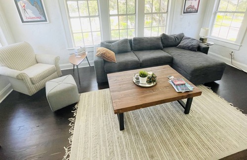 SoHo Condo | Charming 2 Bd/1 BA Top unit in the heart of, brick paved Palma Ceia.