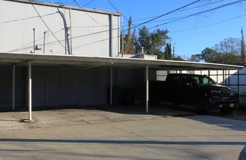 Houston House | Charming 2 bd townhome with private garden.