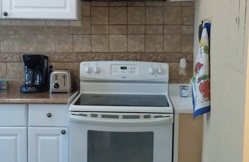 West New York Apartment | Charming 2-BDR apartment 900SF with Wi-Fi, AC, 20 minutes away from TS Manhattan