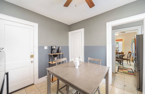 Roselawn Finance Apartment | Charming 2-bdrm Apartment near University, Zoo & Hospitals