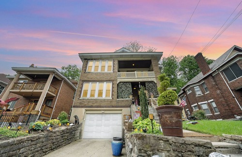 Roselawn Finance Apartment | Charming 2-bdrm Apartment near University, Zoo & Hospitals
