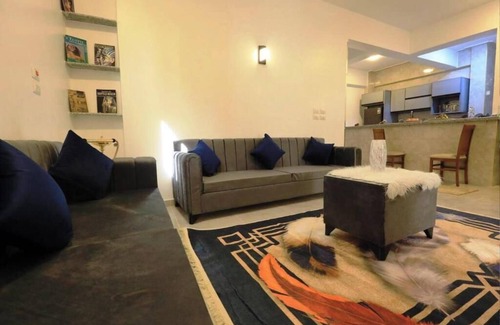 Luxor Apartment | Charming 2-bedroom apartment with WiFi, AC in welcoming Luxor home stay