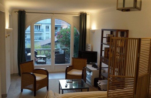 Saint-Jean-de-Luz Apartment | Charming 2 bedroom flat at garden level within an Art Nouveau villa