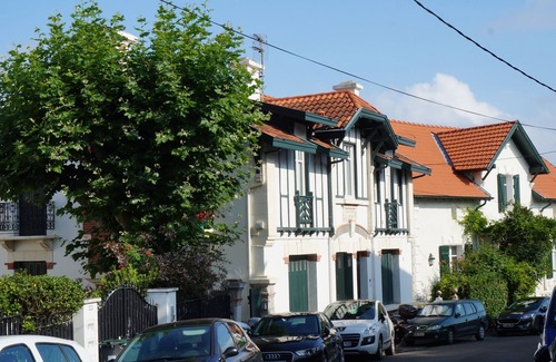 Saint-Jean-de-Luz Apartment | Charming 2 bedroom flat at garden level within an Art Nouveau villa