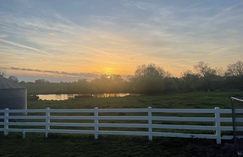 El Dorado Springs House | Charming 2-bedroom modern farmhouse with AC, High Speed Internet. Pet friendly