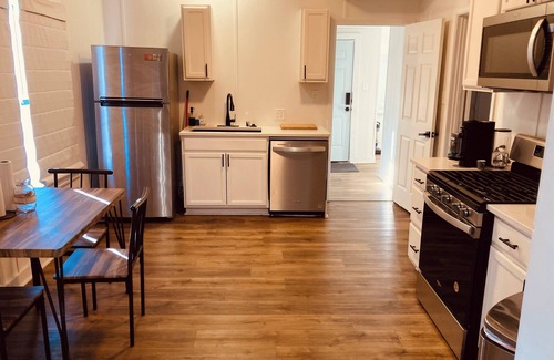 North Little Rock House | Charming 2-bedroom house with WiFi, AC in North Little Rock