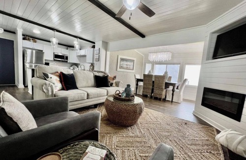 Upper Grand Lagoon Condo | Charming 2-bedroom condo with Marina views in Panama City Beach, FL