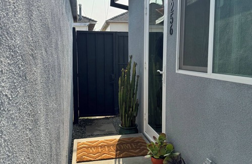 Boyle Heights House | Charming 2 bed/2 bath house near DTLA/Arts District/Pasadena/Dodgers Stadium