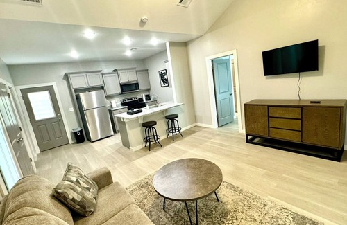 Lawton House | Charming 2 Bed/2 Bath house, fenced backyard, Pets OK!