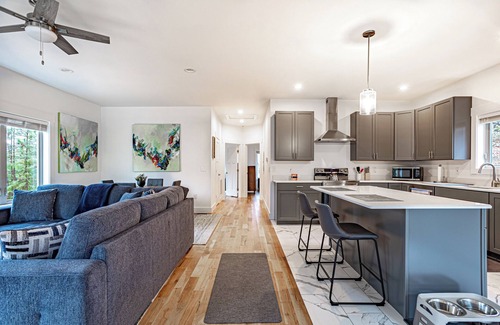Lake Lure House | Charming 2-bed 2-bath Modern Mountain Cottage
