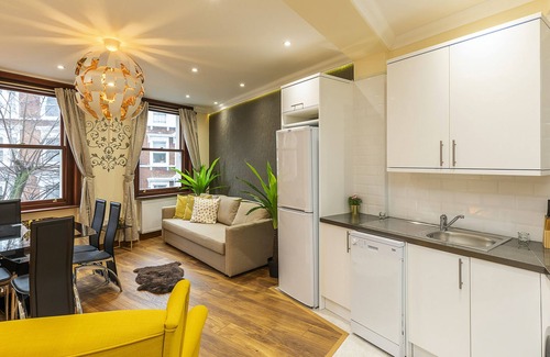 Avonmore and Brook Green Apartment | Charming 2 Bed Apartment Kensington Olympia