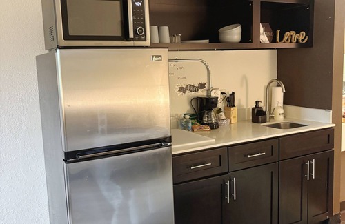 Madison Apartment | Charming 2-bed apartment with WiFi, AC in brilliant Madison