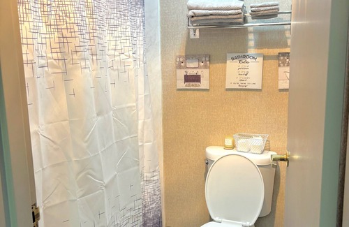 Madison Apartment | Charming 2-bed apartment with WiFi, AC in brilliant Madison